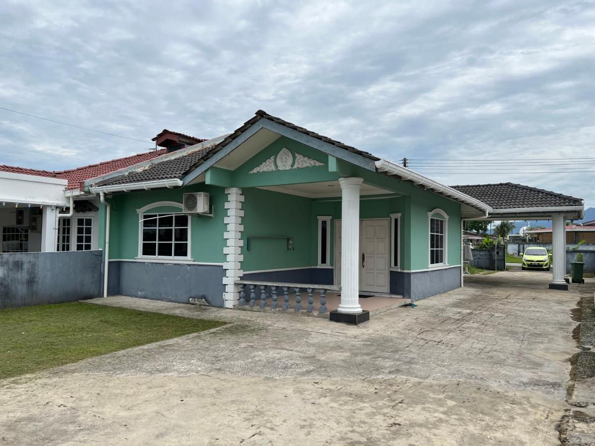 Hanif Homestay Kuching Bagian luar foto