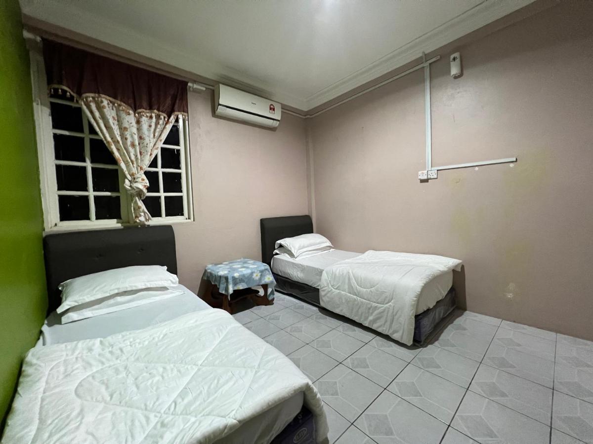 Hanif Homestay Kuching Bagian luar foto