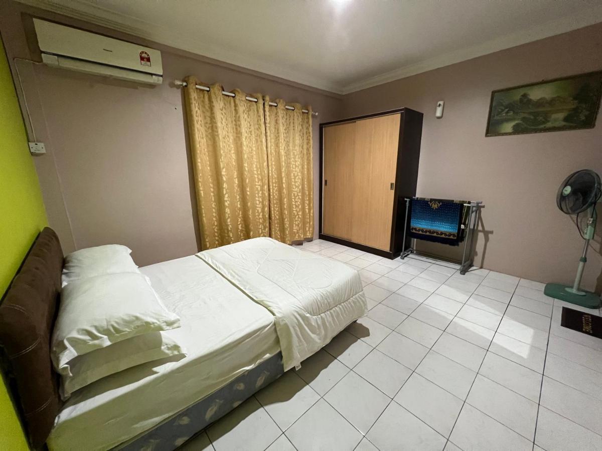 Hanif Homestay Kuching Bagian luar foto