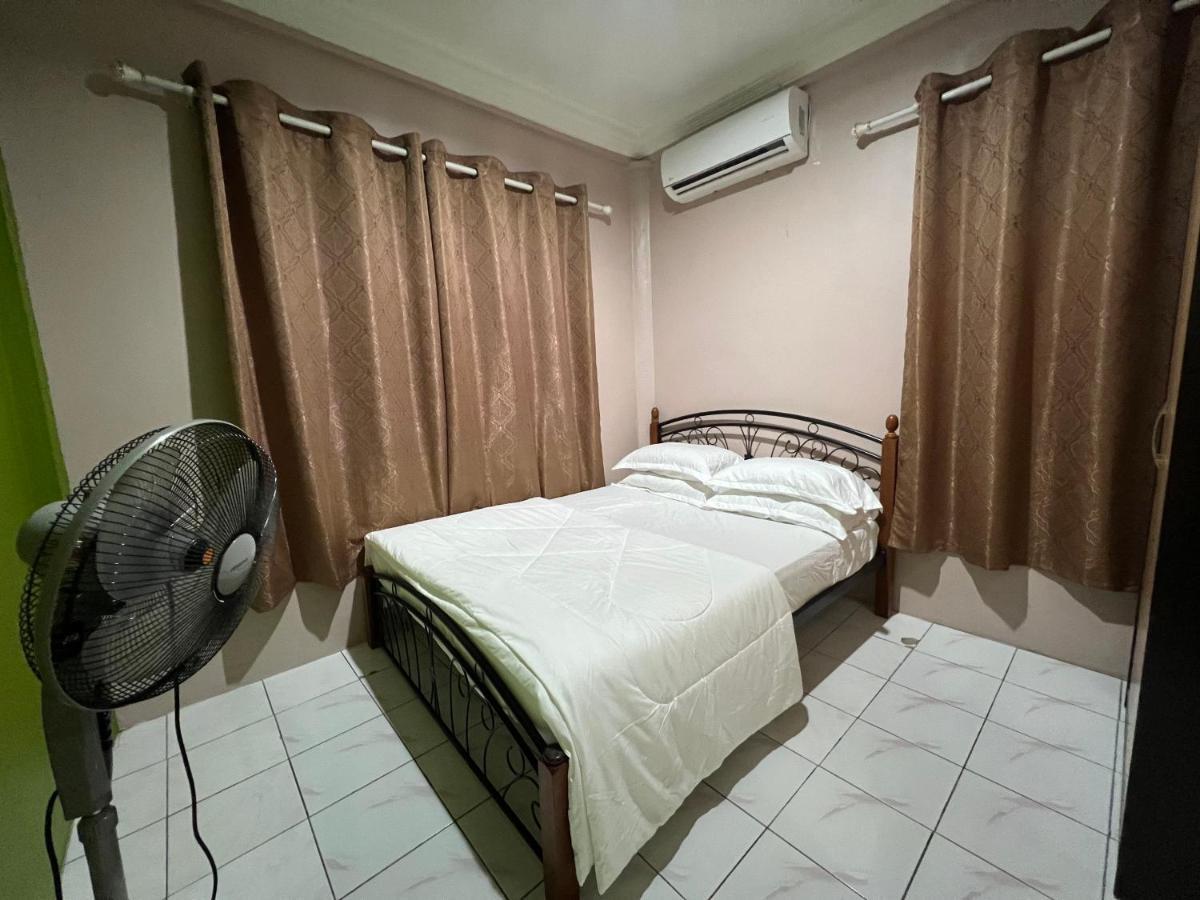 Hanif Homestay Kuching Bagian luar foto