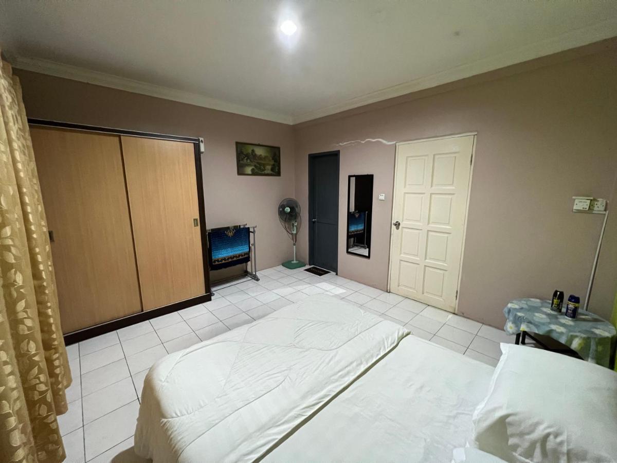 Hanif Homestay Kuching Bagian luar foto