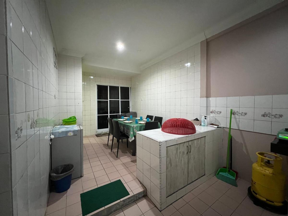 Hanif Homestay Kuching Bagian luar foto