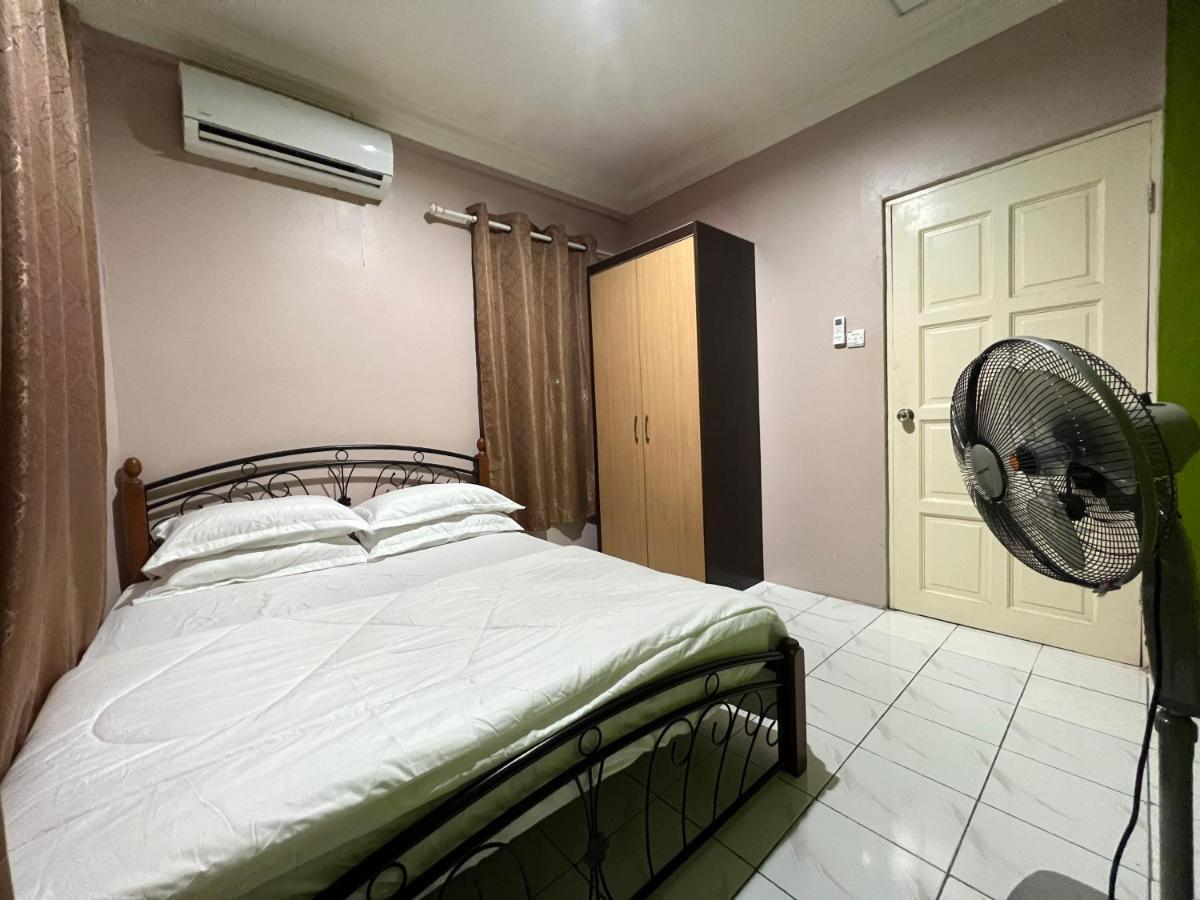 Hanif Homestay Kuching Bagian luar foto