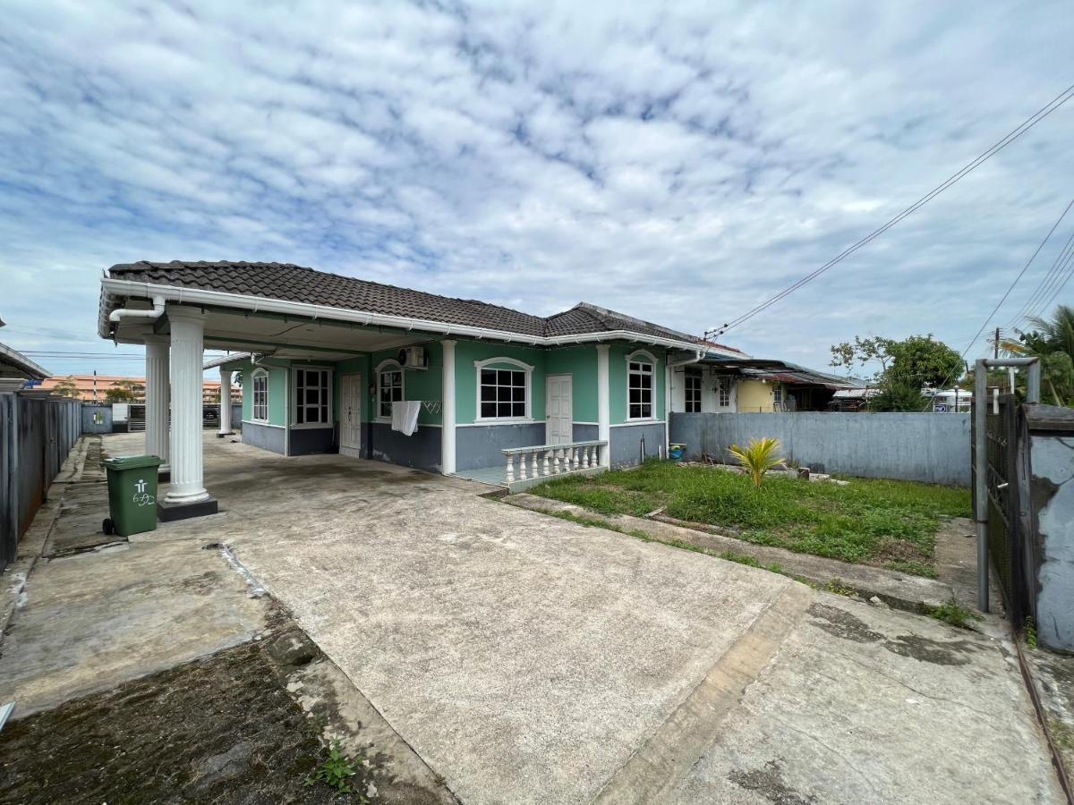 Hanif Homestay Kuching Bagian luar foto