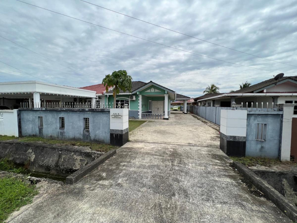 Hanif Homestay Kuching Bagian luar foto